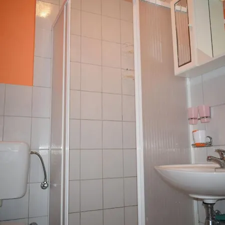 Veronika Appartement Nin