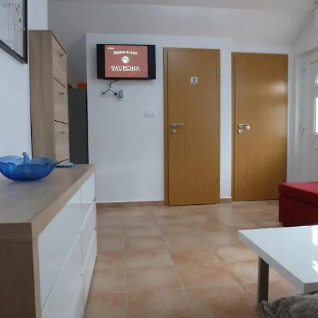 Veronika Apartment *