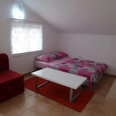 Veronika Apartment *